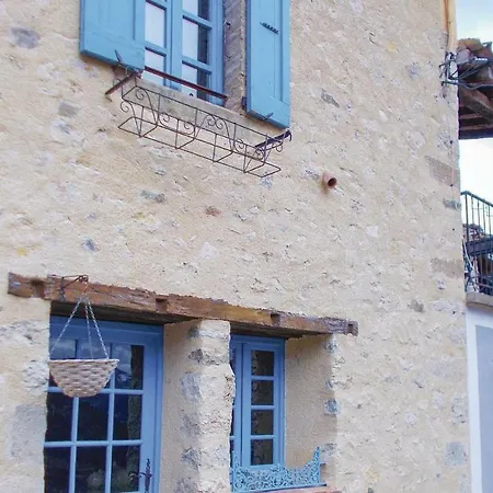 Three-bedroom Holiday In Casa de Férias Cornillon-sur-lʼOule