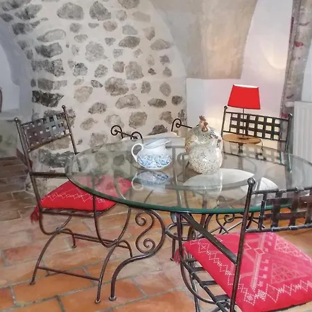 Three-bedroom Holiday In Casa de Férias Cornillon-sur-lʼOule